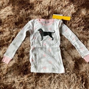 The black dog on set